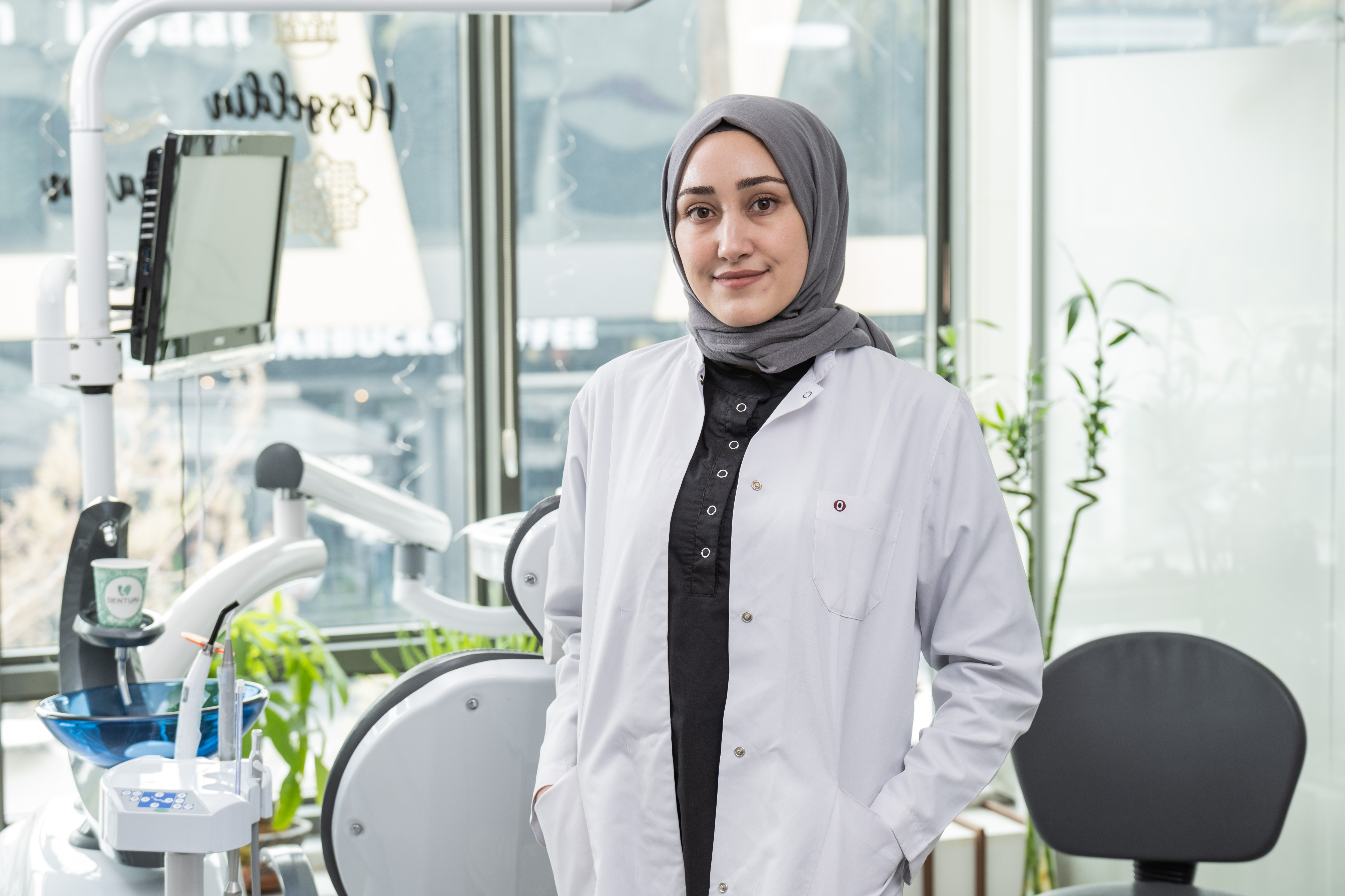Dr. Esra Pilancı klinikte